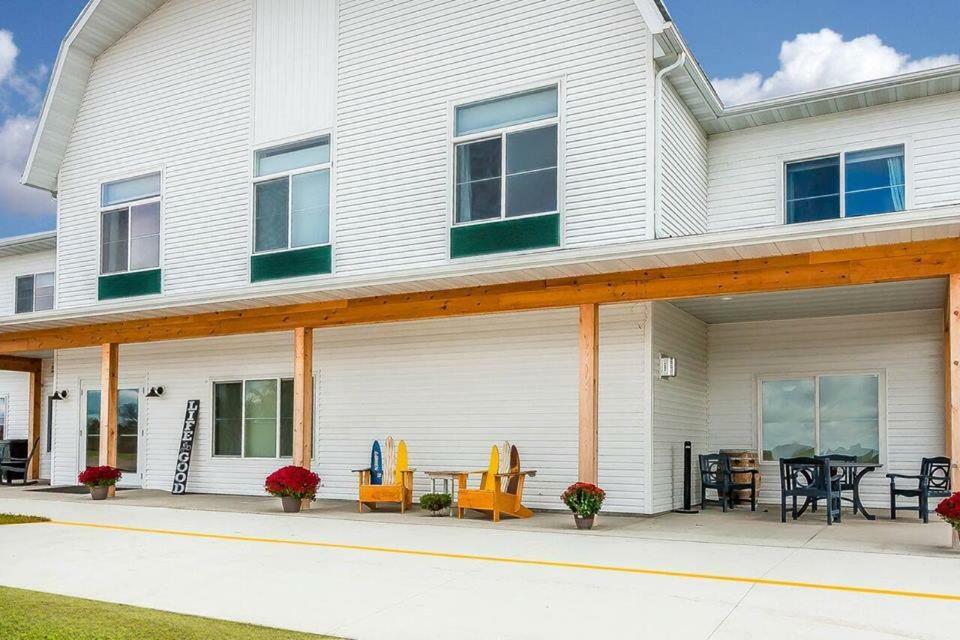 Lakes Inn At Dunvilla Exterior photo