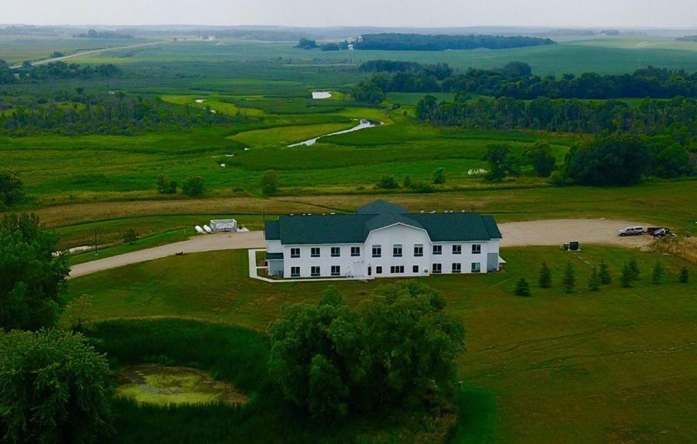 Lakes Inn At Dunvilla Exterior photo